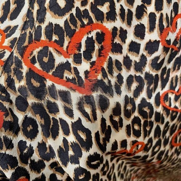 Equipment Femme Button Up Blouse M Silk Leopard Print Lipstick Heart Mob Wife - Picture 4 of 10